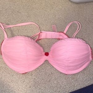 VS bra Valentine’s Day